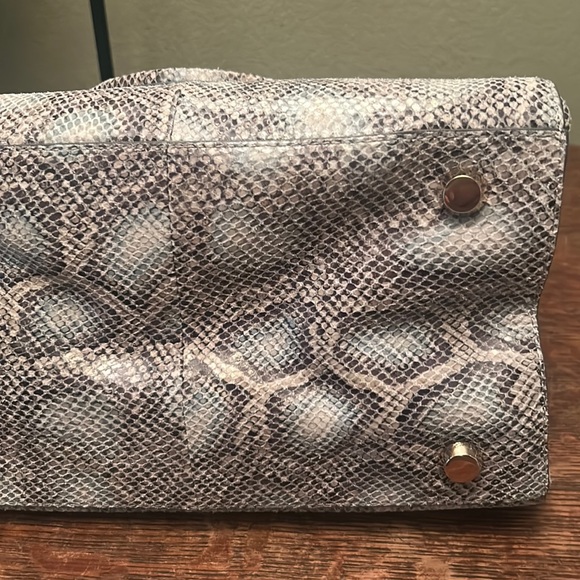 G.I.L.I. Leather Reptile Pattern Medium Satchel/Tote - Picture 12 of 16